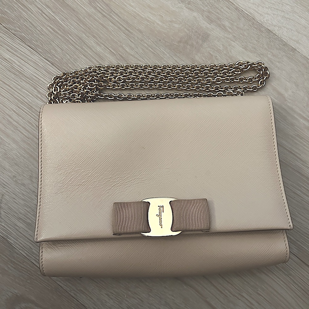 Ferragamo Vera Bow pouch bag